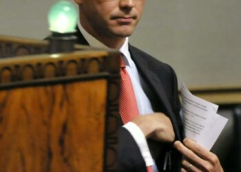 Valtiovarainministeri Jyrki Katainen (kok).