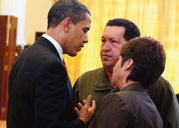 George W. Bushin aikana Venezuelan presidentti Hugo Chavez luokiteltiin Yhdysvaltain vihollisiin. Barack Obama sen sijaan näyttää tulevan toimeen Chavezinkin kanssa.